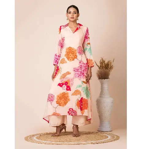 Off-White Floral Muslin Kurta Set with Elegant Handwork by Sarso